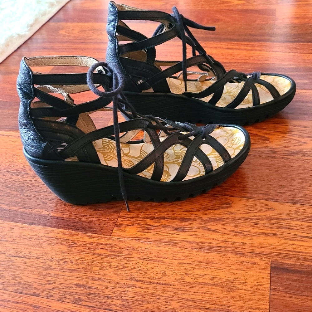 Fly London Yuke black sandal sz 38